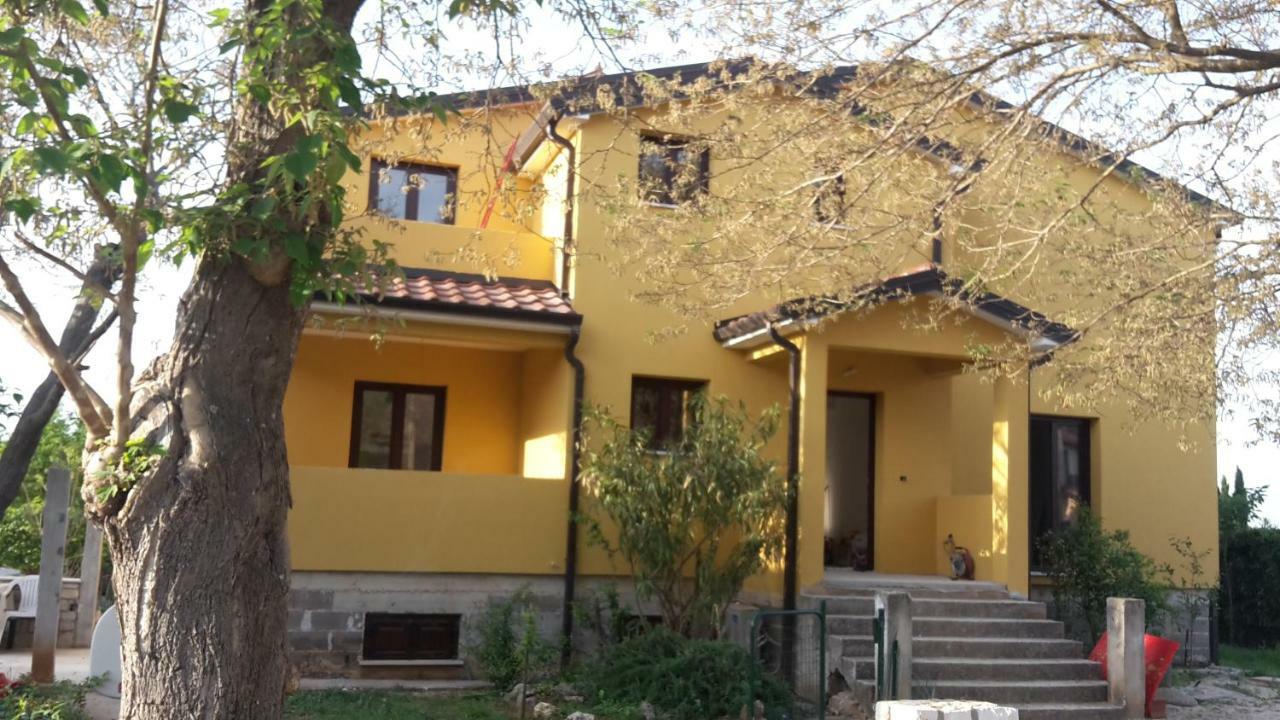 Renato Apartment Basanija Exterior photo